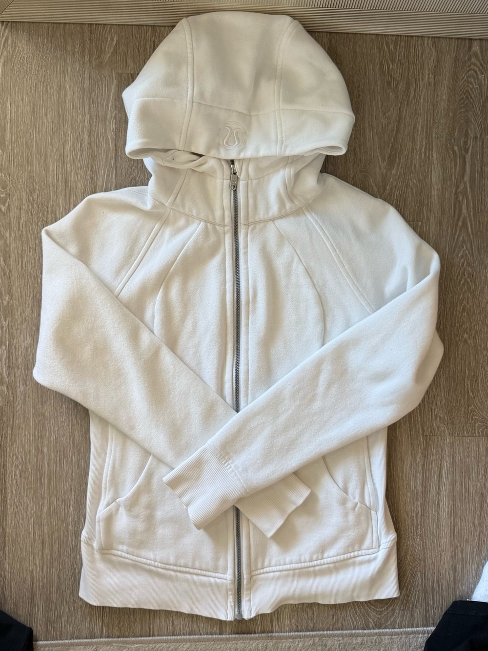 Lululemon Scuba Full Zip Hoodie White Size 4 Thumbhole Zip Up Jacket